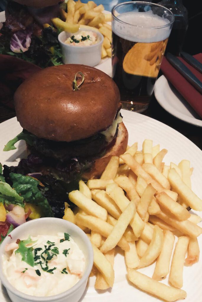 Guilford Arms Burger - La Vie En Marine