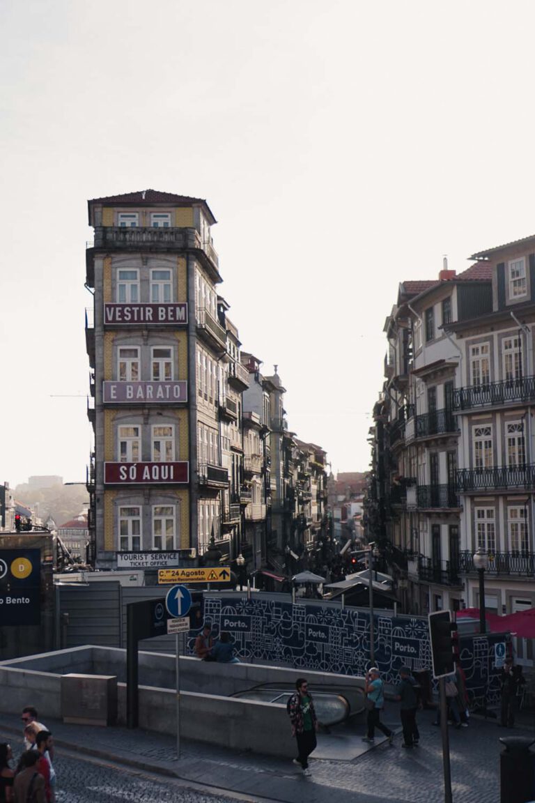 Building of the Beautiful Ribeira - La Vie En Marine