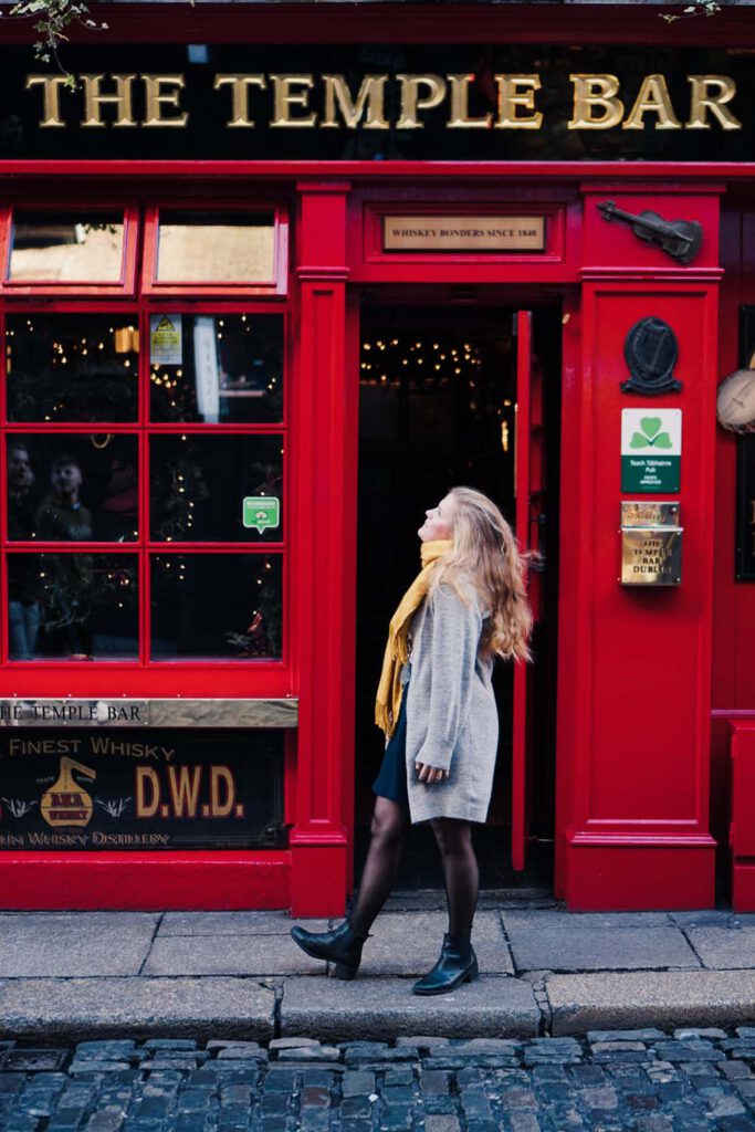 Iconic Temple Bar - La Vie En Marine's Complete Guide to Dublin