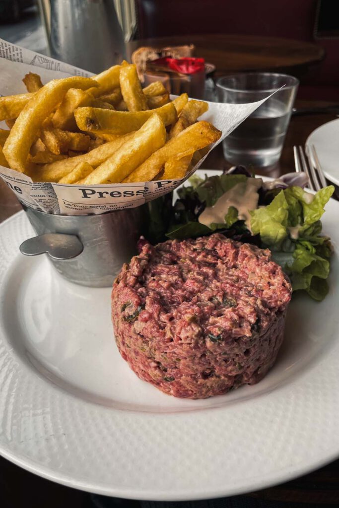 Restaurants in Paris - Tartare de bouef Café Panis