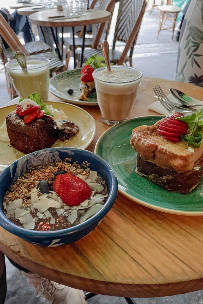 cafes in paris - cafe boheme breakfast