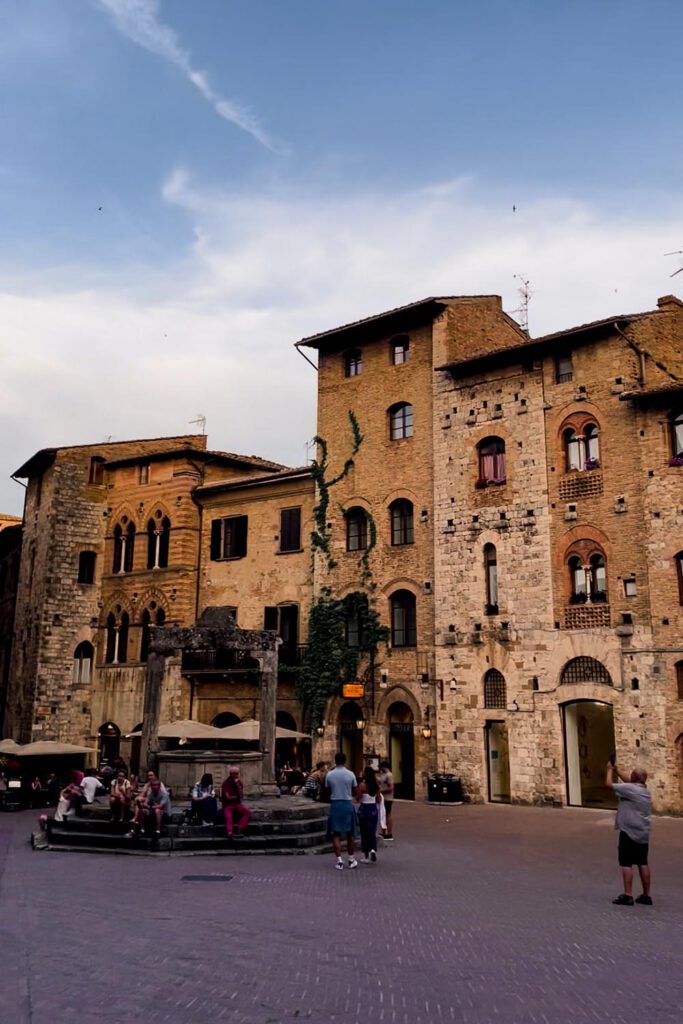 roadtrip in tuscany - san gimignano