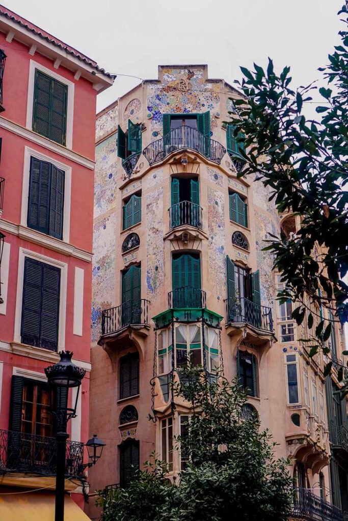 Gaudi House in Palma - Did you know that Palma de Mallorca is famous for its Art Noveau buildings? Even architect Gaudi has created a house there!