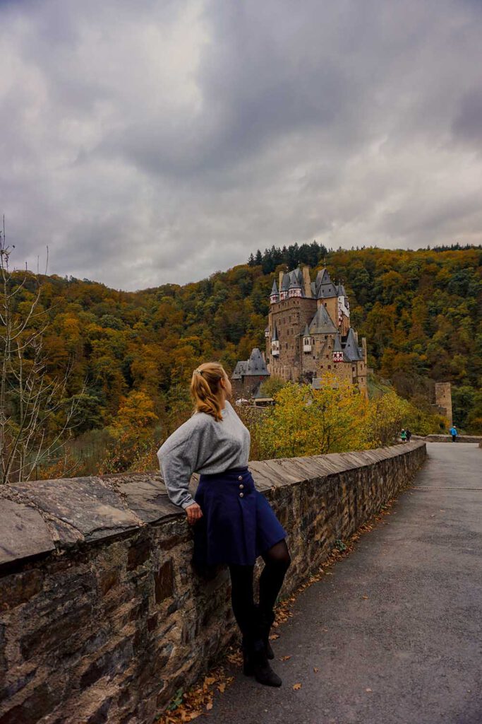 During autumn in Europe, the valley around the Burg Eltz turns into a beauitul golden frame for the medival castle. 