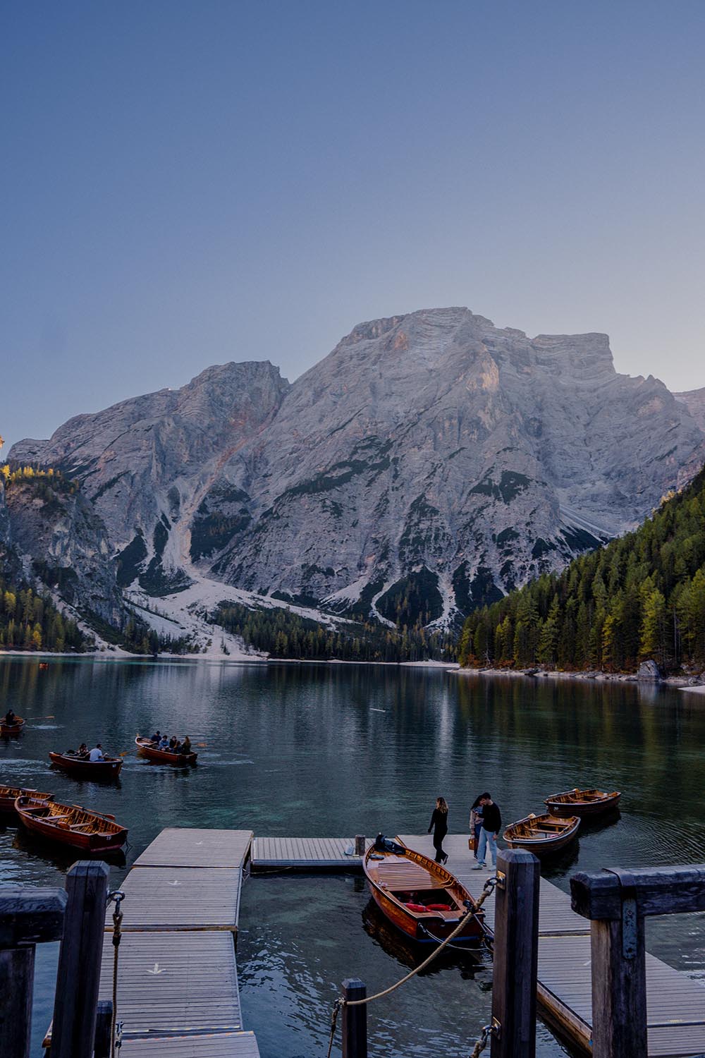 During sunset, the light at the Lago di Braies is incredibly beautiful! 