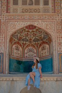 One of the most prominent features of the American Fort in Jaipur is the ornate gate that connects two of the inner courtyards with each other. Its turqouise and terracotta-colored decor is incredibly beautiful!