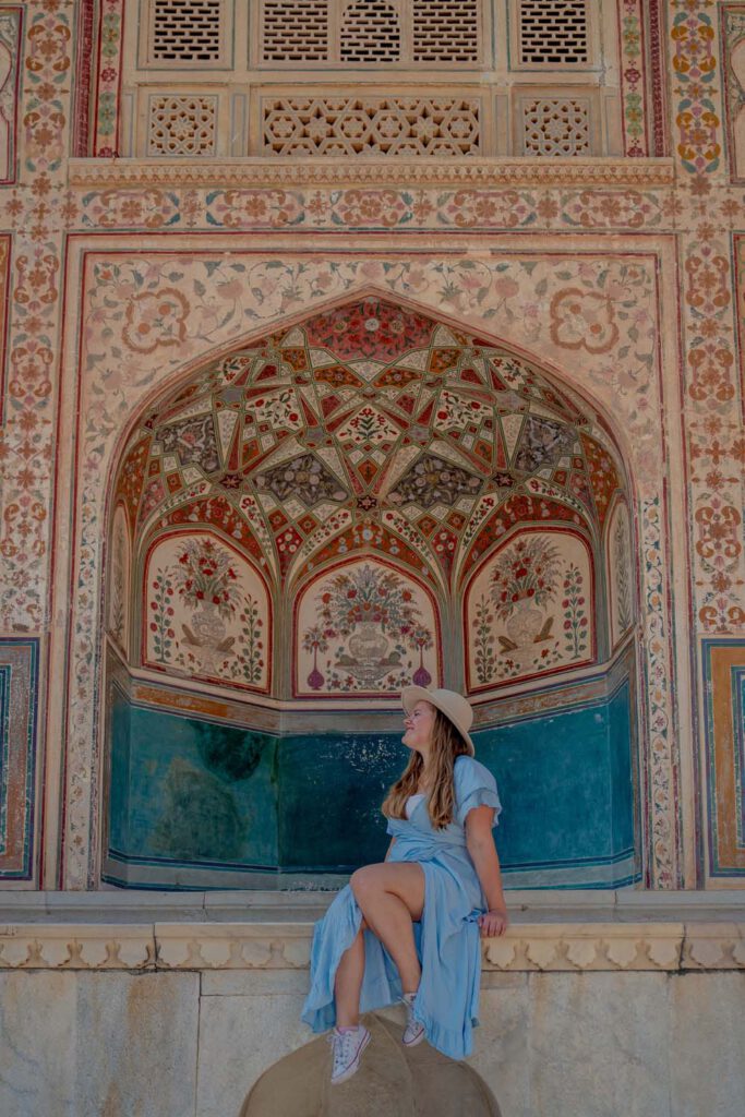 One of the most prominent features of the American Fort in Jaipur is the ornate gate that connects two of the inner courtyards with each other. Its turqouise and terracotta-colored decor is incredibly beautiful!