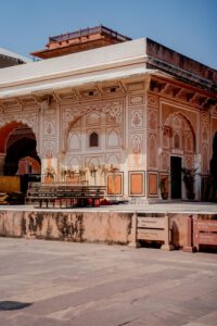 Inside Jaipur City Palace ist the Sarvato Bhadra, an open pavillion iun the middle of a courtyard, providing some much needed shade!