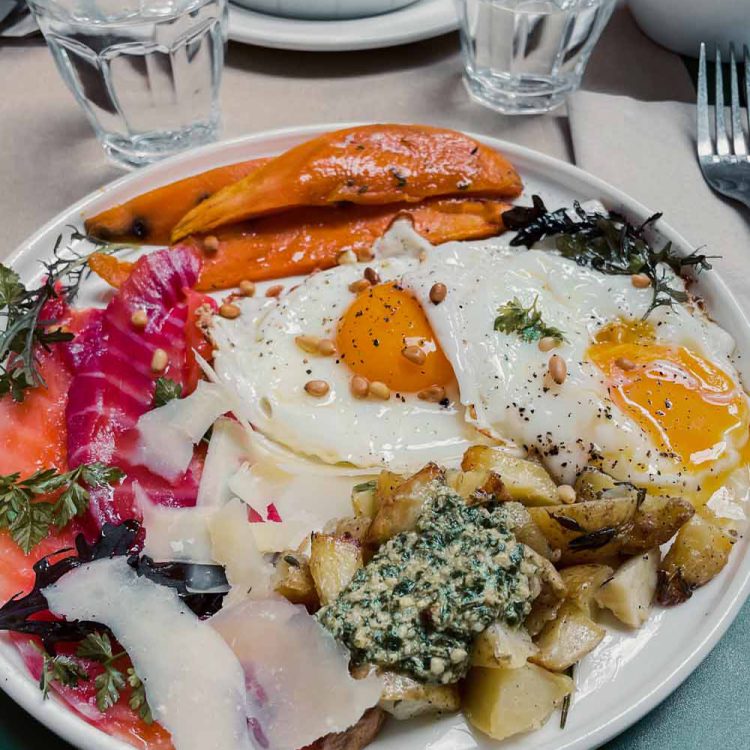 Restaurants in Paris - Plat du Jour Le Maison Rose